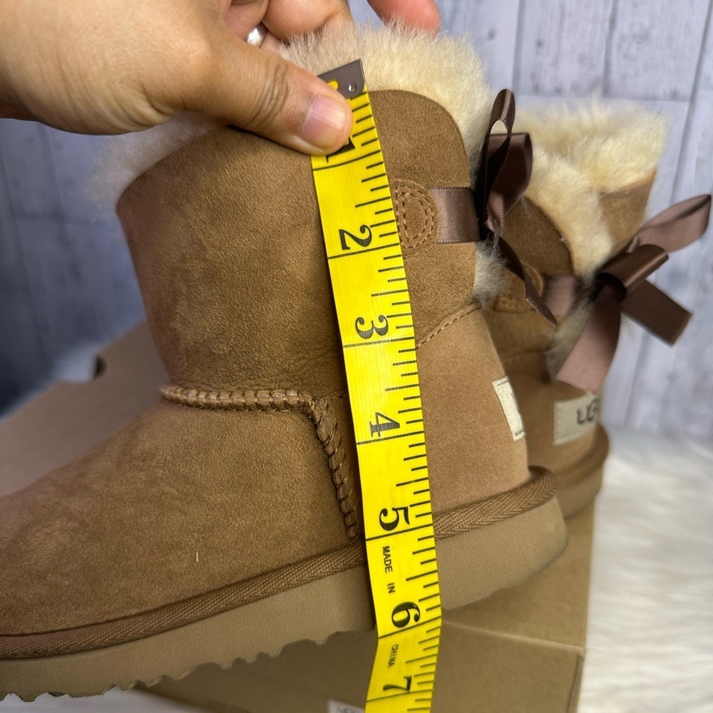 UGG kids mini bailey bow winter boots - Picture 13 of 14
